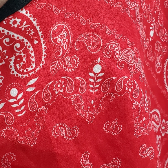 Rue 21 Shirt 1/2 sleeve red black bandana look - Picture 3 of 5